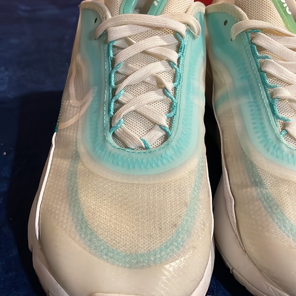 Nike Women's Air Max 2090 Sail/Aurora-Summit White-Black - Picture 5 of 13